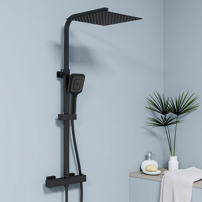 Sistema doccia moderno, dotato di soffione quadrato da 30x30 cm, rubinetto Cool-Touch antiscottatura e doccetta manuale a tre getti — asta doccia regolabile in acciaio inossidabile nero, da 73 a 115 cm