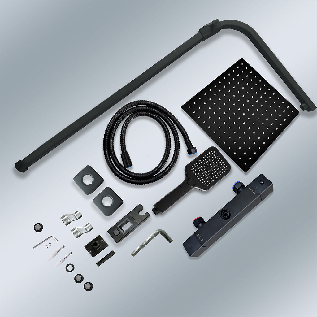 Sistema doccia moderno, dotato di soffione quadrato da 30x30 cm, rubinetto Cool-Touch antiscottatura e doccetta manuale a tre getti — asta doccia regolabile in acciaio inossidabile nero, da 73 a 115 cm